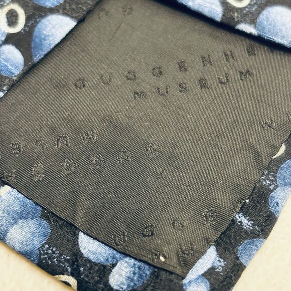 Vintage GUGGENHEIM Museum Blue Circles Geometric Print Silk Necktie Made Korea - Picture 8 of 10